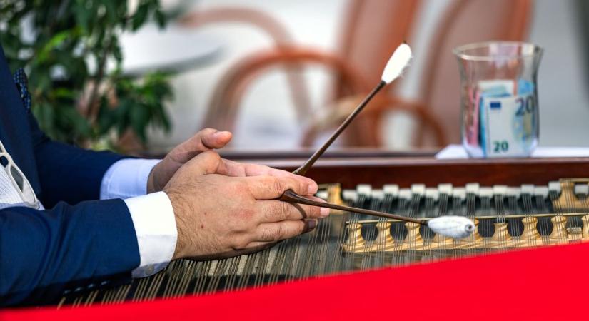 Cigány muzsikusok: feltámad a kávéházi élőzene – százak kaptak kormányzati támogatást
