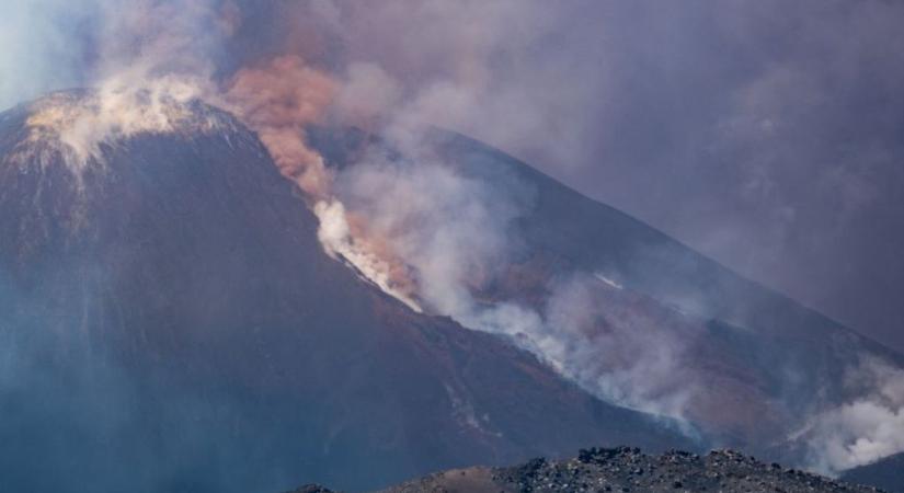 Turisták menekültek az Etna kitörése elől (videó)