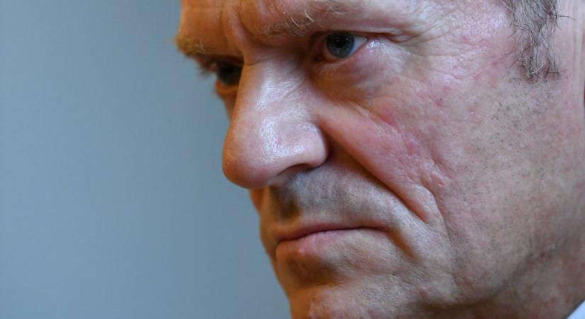 És akkor Donald Tusk kormányfő bizalmi szavazást kezdeményez a lengyel kormány ellen