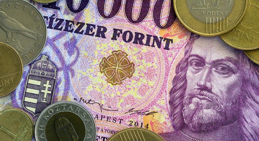Megint nagyot kaszált az MNB a forint esésén, de még így is 1600 milliárd forintos lyuk maradt