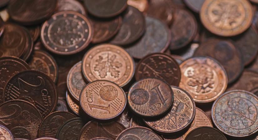 Rossz hírek: gyengült a forint kedd reggelre