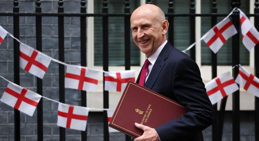 Brit védelmi miniszter: tízszeresére kell növelni a brit fegyveres erők halálos csapásmérő képességét