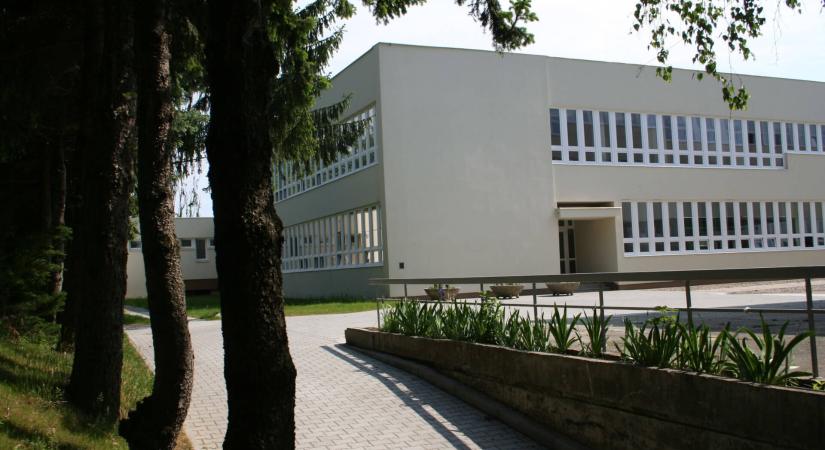 A komlói Nagy László Gimnázium lett a megye legjobbja!
