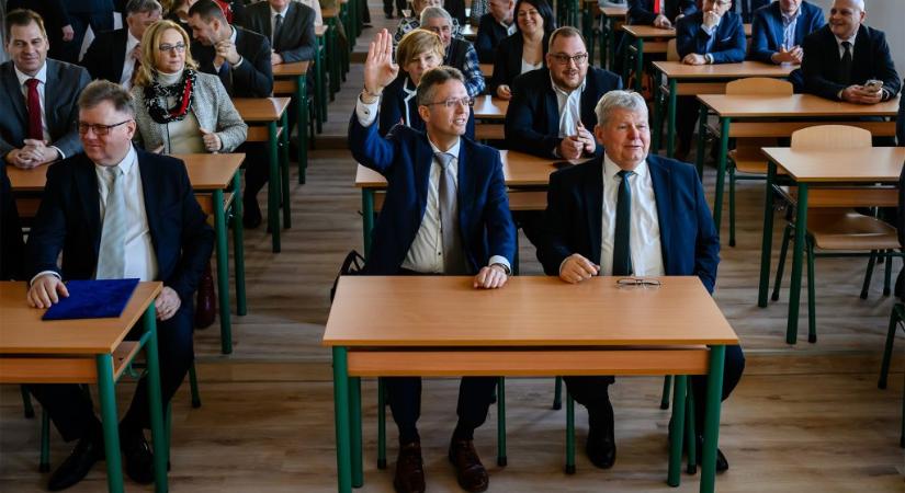 Egy év alatt megduplázódtak a vezető tisztségviselők juttatásai két egyetemi alapítványnál