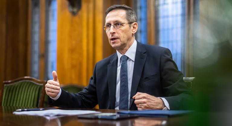 Eddig tűrt a Magyar Nemzeti Bank, megváltoztatják a banki utalások rendszerét a csalások miatt