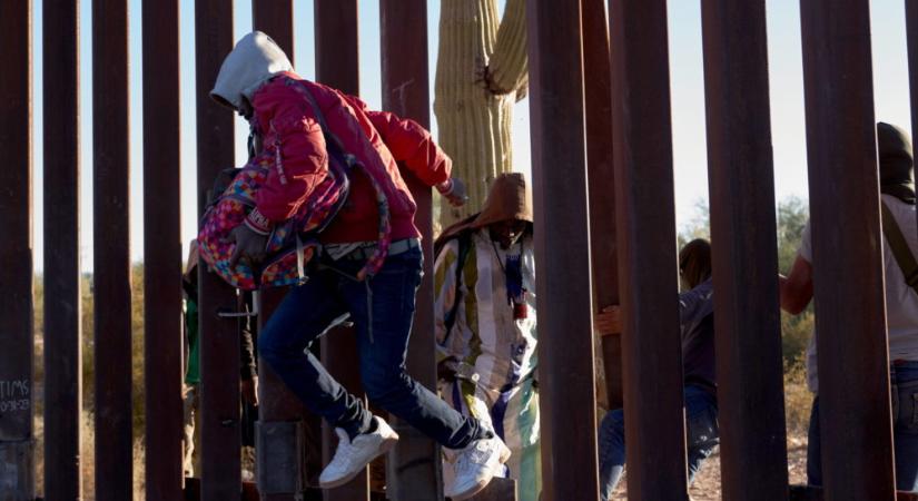 Az amerikai bevándorlási hatóság másfél ezer illegális bevándorlót tartóztatott le