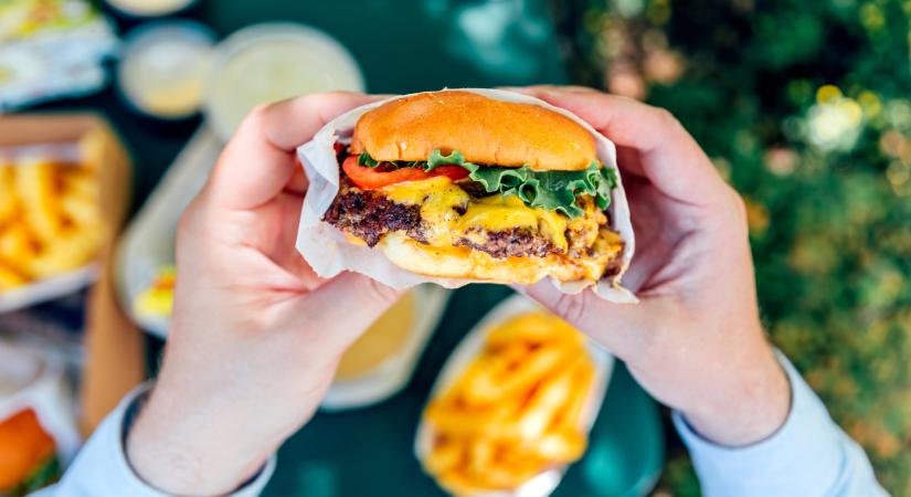 Tombol a burgerháború: elképesztő, mennyit kaszált a Meki és a Burger King Magyarországon