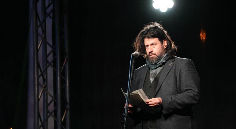 Puzsér Róbert tüntetést szervez az Országház elé