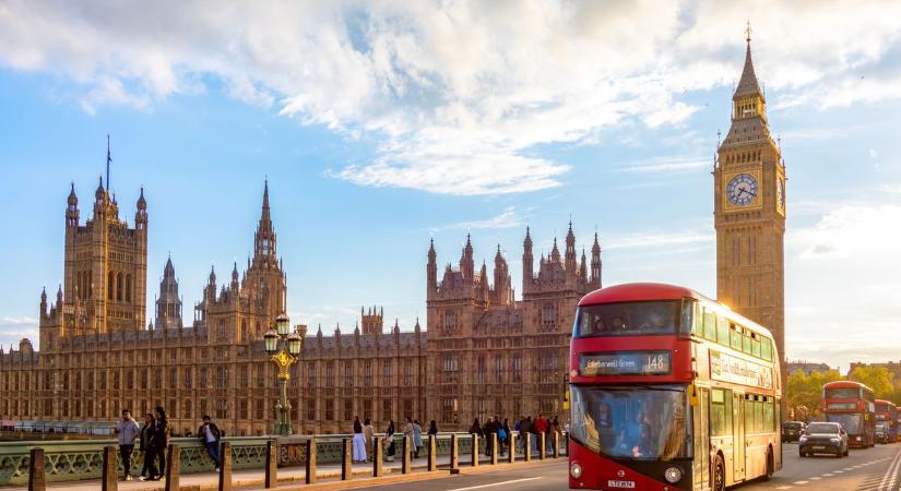 Példátlan védelmi kiadásemelést jelentett be a brit kormány