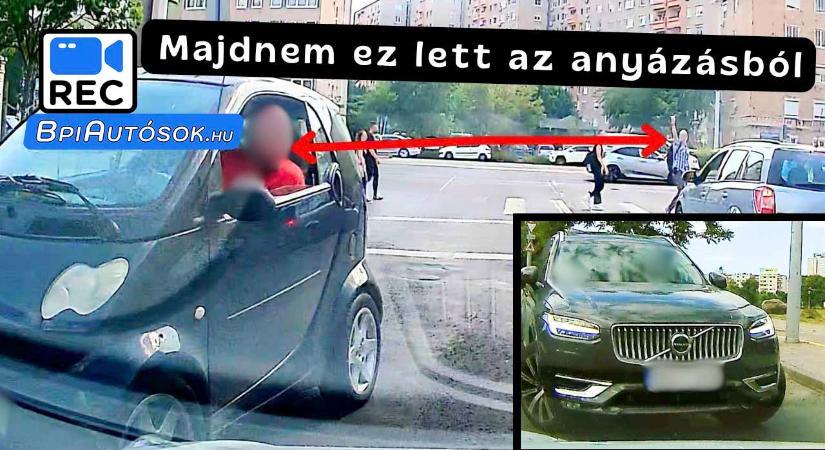 Gyalogost anyázott kanyarodás közben, majdnem letarolta a kamerás autót
