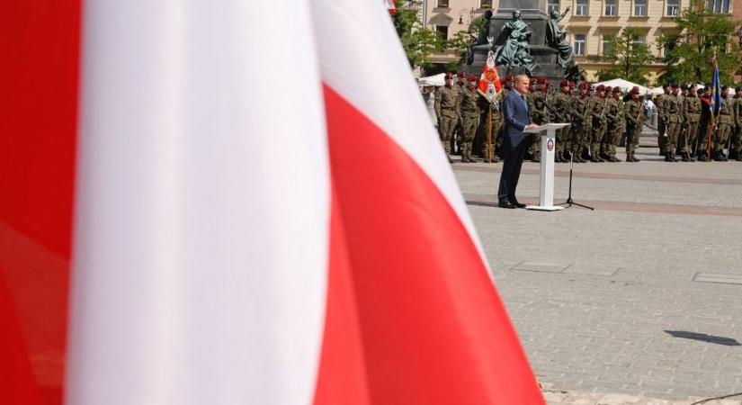 Ordít a lengyel szél, de beásta magát a forint az EKB nagy napja előtt