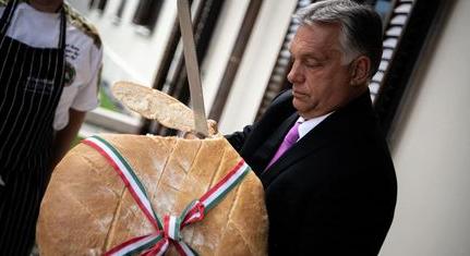 Mandíner: „Orbán Viktor immár megkerülhetetlen, jelentős figurája a történelmünknek. Mátyás királlyal, Szent Istvánnal, III. Bélával, Deák Ferenccel, Bethlen Istvánnal együtt."