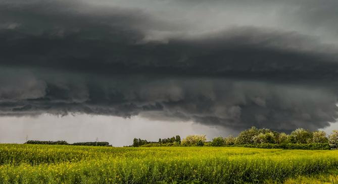 Szupercella szelheti át délután az országot