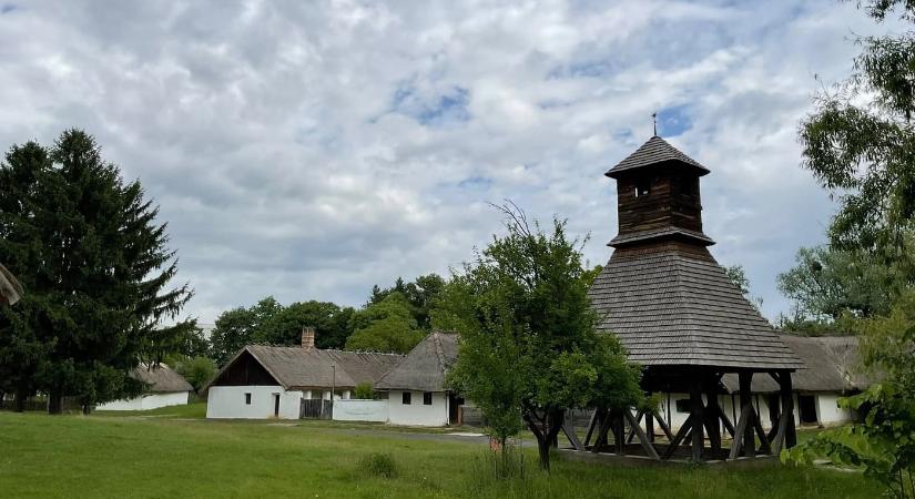 Szalmával fedett háztetők és füstöskonyhák – Séta a Vasi Múzeumfaluban