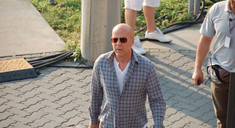 Váratlan helyen tűnt fel Bruce Willis, felvétel is készült róla, senki sem számított rá