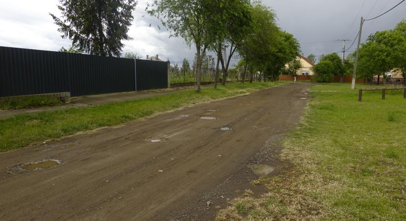 Csaknem két kilométeren aszfaltoznak Egyeken