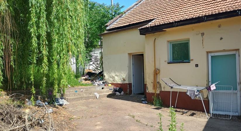 Felveri a gaz, életveszélyes és házfoglalók költöztek be a Farkasvölgy utcai volt óvodába
