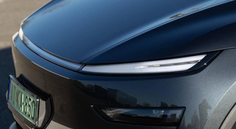 Reuters: a 25 ezer dolláros Tesla halott. Musk: nem is! Tesla vezetők: tényleg nem? Musk: ja de!