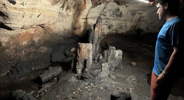 Őskori cseppkőépítmények a valenciai barlangban
