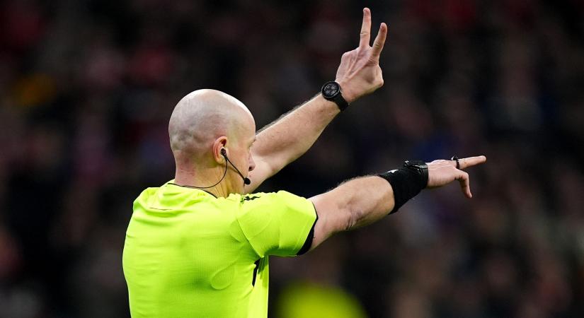 Az ‘Álvarez-büntető’ miatt szabályt módosított az IFAB