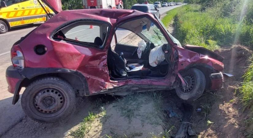 Tizenéves lány szenvedett életveszélyes sérülést a dunántúli balesetben, az apja elszaladt a helyszínről