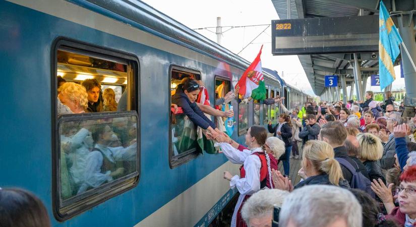 Csíksomlyó Expressz – Sepsiszentgyörgyön ünnepi műsorral fogadják a zarándokvonatot