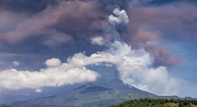 Láva és füstfelhő – Kieresztette a gőzt az Etna