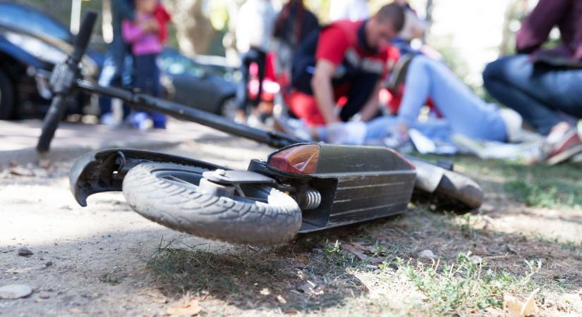 Rolleren menekült a rendőrök elől a fiú, halállal végződött az igazoltatás