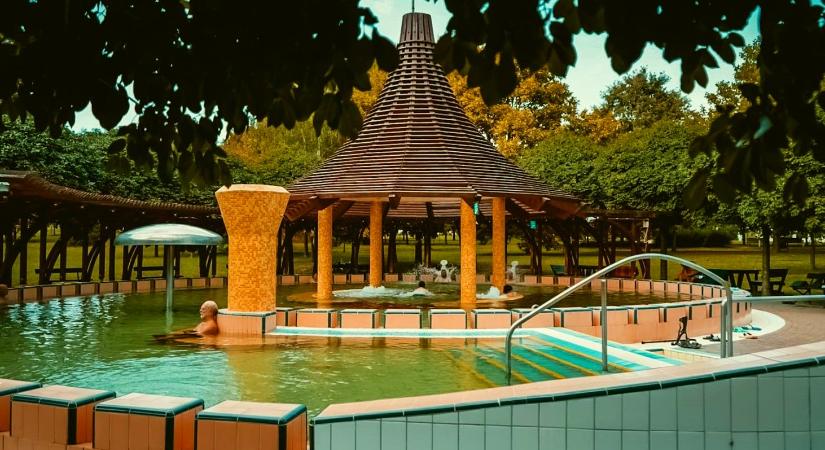 Ez a Balatonhoz közeli termálfürdő ingyenes nappal indítja az idei szezont