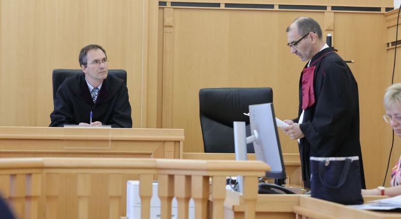Tízezer forinttal próbálta megvesztegetni a rendőröket egy idős nő
