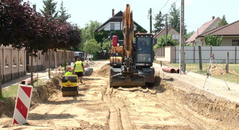 Debrecen 2030: a helyiek örömére a Lencztelepen is megkezdődtek az útépítési munkálatok – videóval