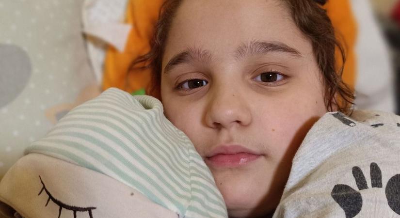 „Erősnek kell lennem" – Rossz híreket kapott a csontrákos Hanna családja