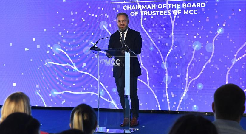 Orbán Balázs: Az Európai Unió teljesítménye a demokrácia és az innováció terén gyenge