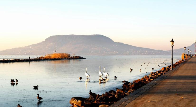 Szétbüntetik a magyarokat a Balatonnál, képtelenség védekezni ellene