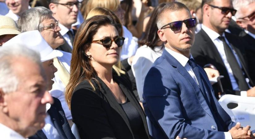 Kínos fordulat: míg milliós állásai voltak, a kormányt dicsérte, ma már Orbán Viktort gyalázza Magyar Péter