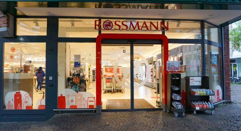 Kiderült, mennyit költött a Rossmann egy dolgozójára