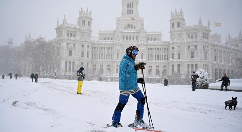 Hidegrekord Spanyolországban, Madrid utcáin síeltek az emberek