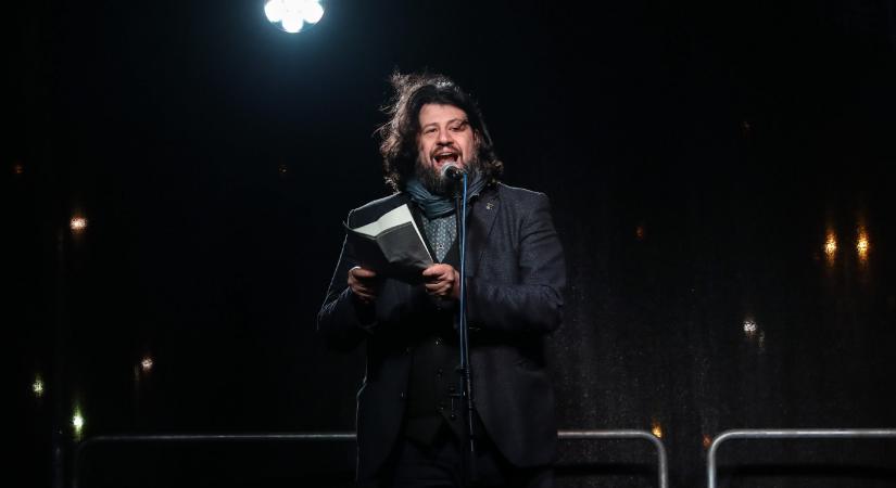 Puzsér Róbert tüntetést szervez a Kossuth térre
