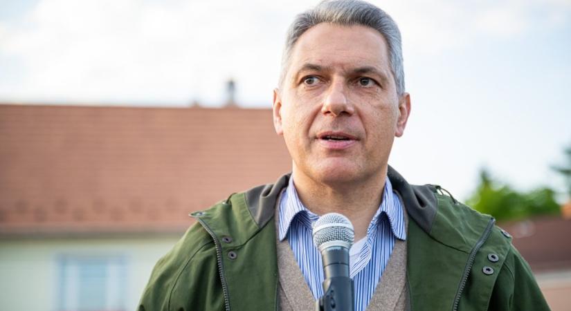 Lázár: Betiltottuk, nem lesz Pride az Andrássyn, és a lovak érdekében remélem, a Kincsem Parkban sem