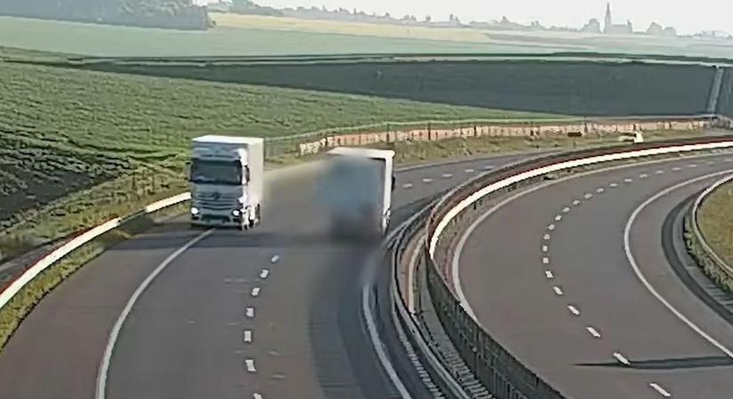 Ez megtörtént! Sokkoló videó járművekről, amik forgalommal szemben hajtanak a sztrádán