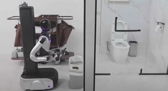 Porszívózik, WC-t takarít, pakol: itt új kínai robot, ami elveheti az ember munkáját – videó