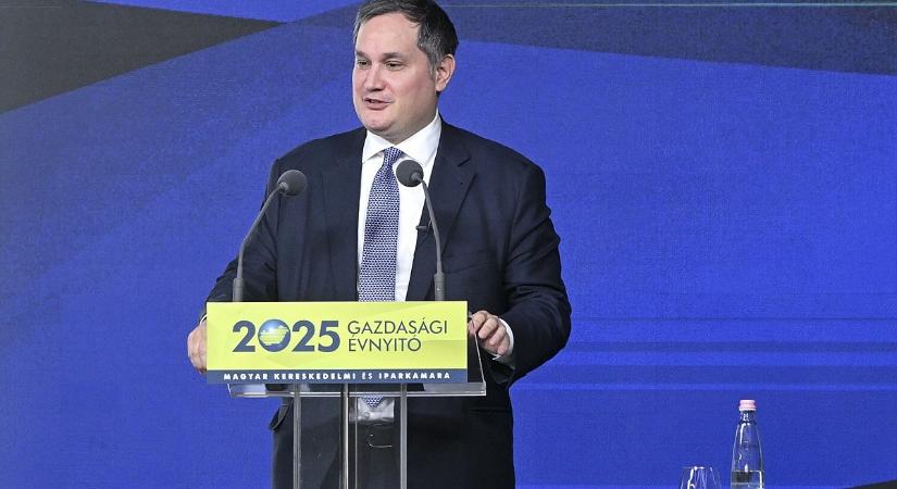 Beruházások a mínusz tízben, repülőrajt a sóderágyon – Nagy Márton ezt megint nem teszi az ablakba