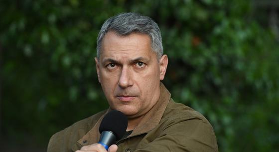 NER-szomszédok, 2. fejezet: János fia nem megy többé a Kincsem Parkba, ha ott lesz a Pride