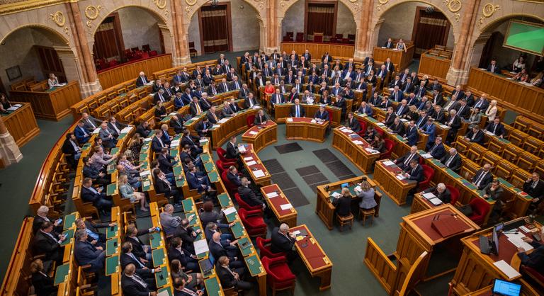 Új képviselői mandátumokat adott ki a Nemzeti Választási Bizottság