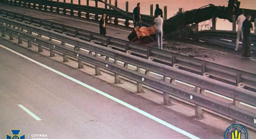 Ukrajna szerint felrobbantották a Krími híd tartóoszlopait
