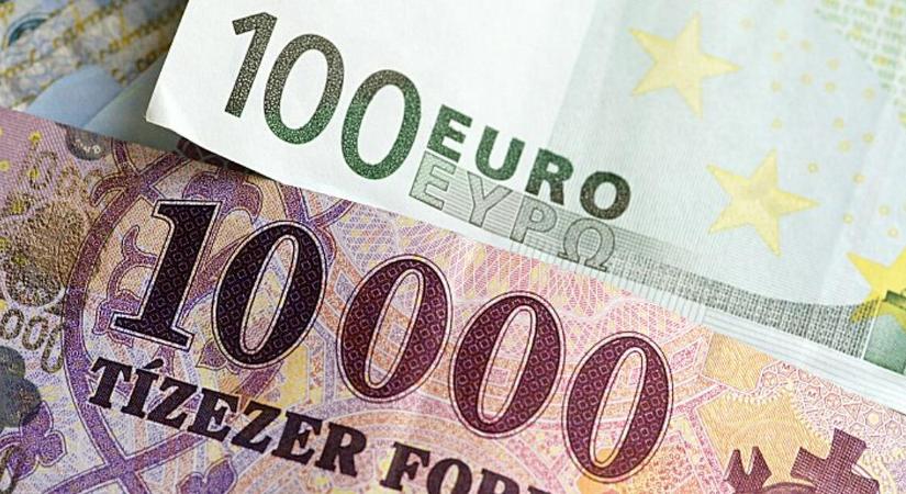 Furcsa játékot űz a forint a pénzváltókkal