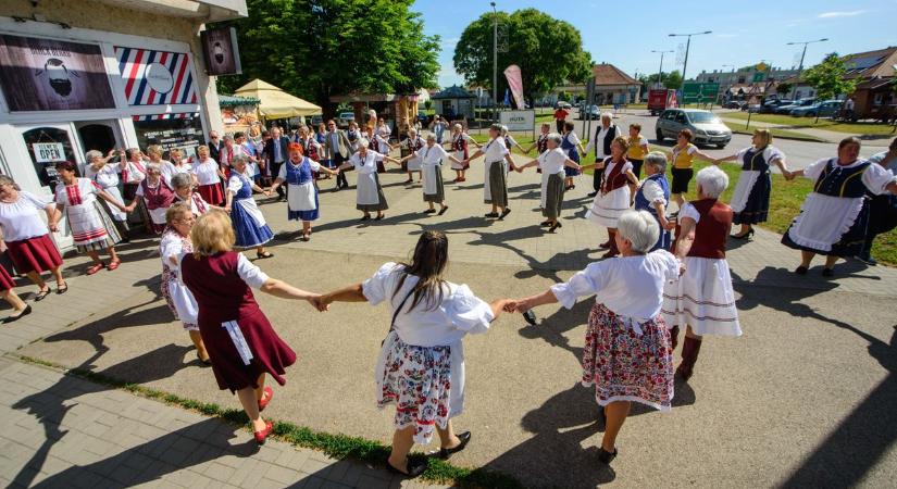 Jubileumi találkozóra várták Dél-Heves dalosait