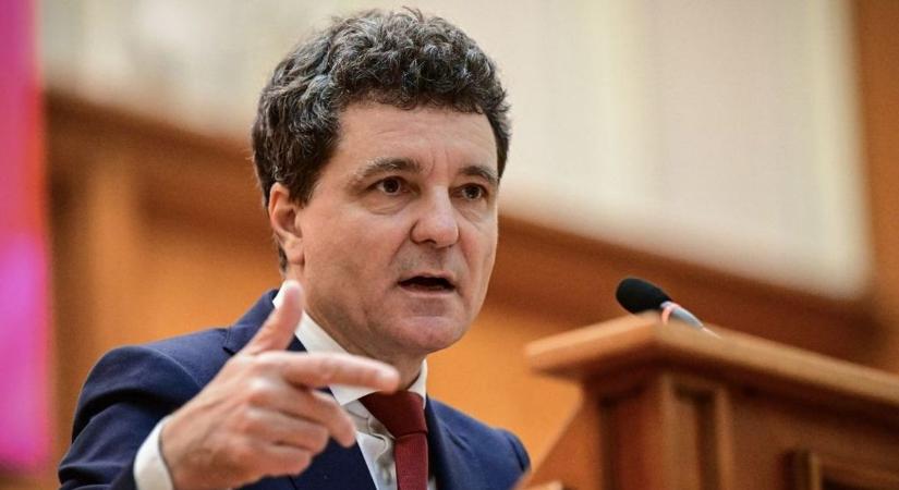 Az Európai Bizottság időt ad a románoknak: ketyeg az óra, menteniük kell, ami még menthető