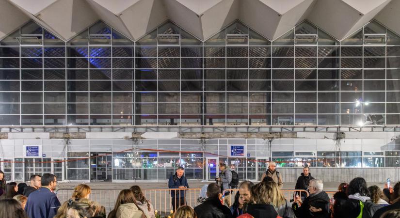 Kétszer is átadták, most már az is lehet, hogy lebontják az újvidéki vasútállomást, amelynek tragédiája elindította a tüntetéseket