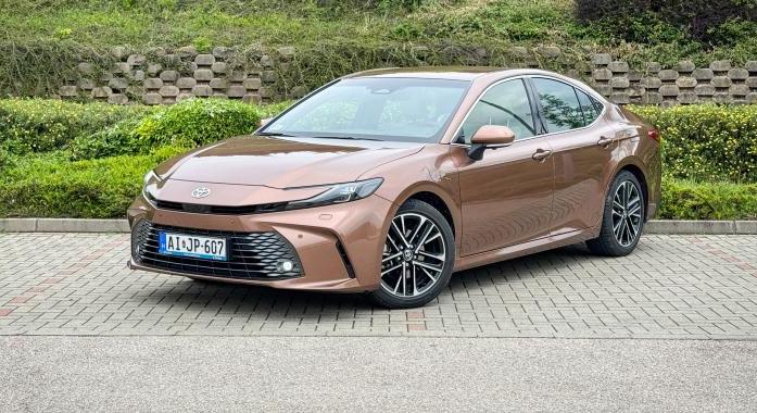Nagy test, kis fogyasztás? Az új Toyota Camry